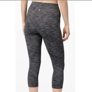 🖤 Lululemon High-Rise Cropped Leggings 🖤